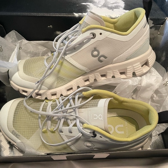 On Running, Cloud X Shift running shoes - Picture 2 of 5